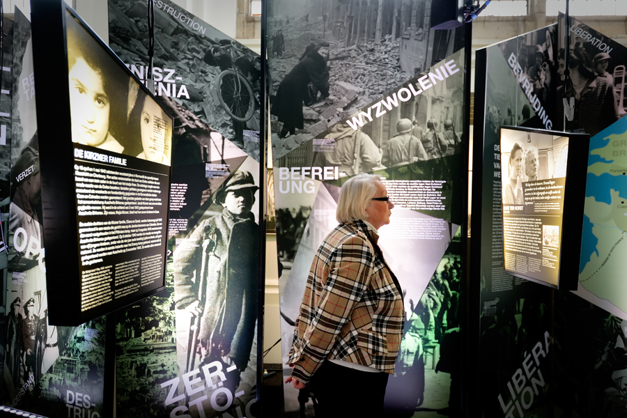 Reizende tentoonstelling lichtbak