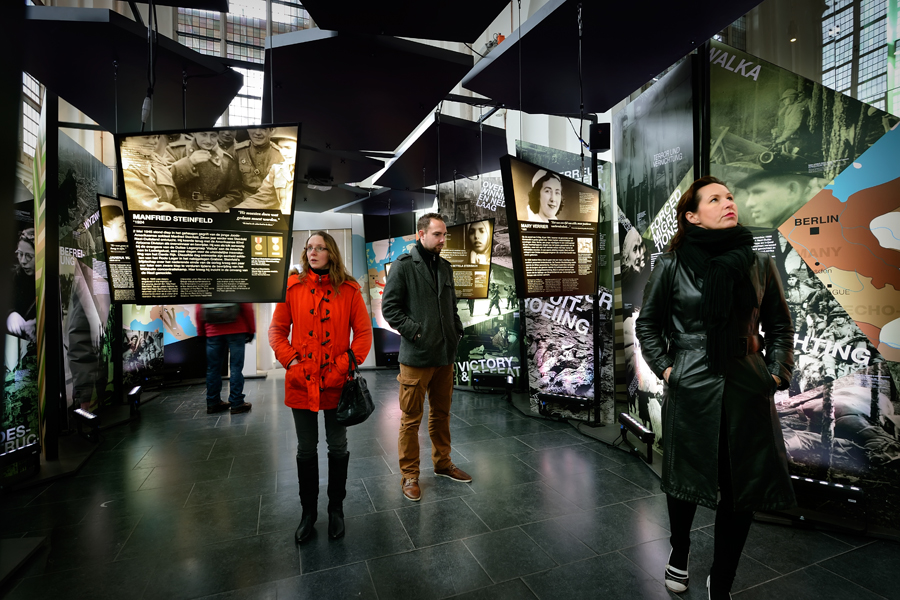 Reizende tentoonstelling plafondpanelen