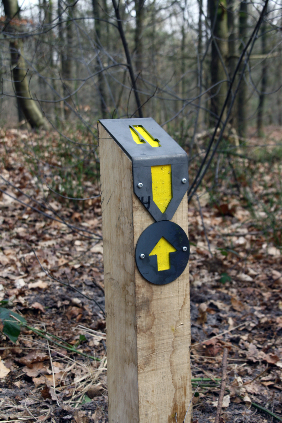 Routepaal eiken met Corten staal