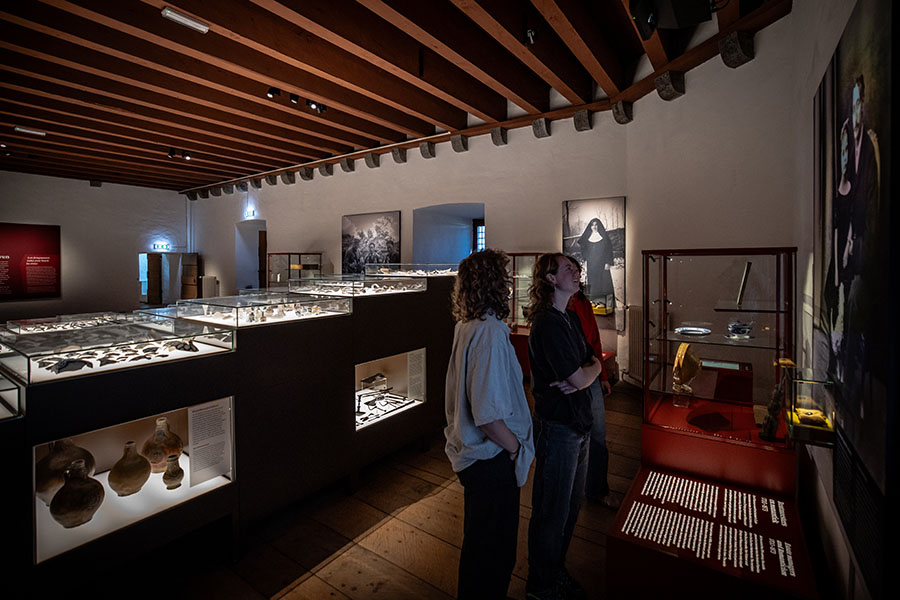 Publiek in de museumzaal
